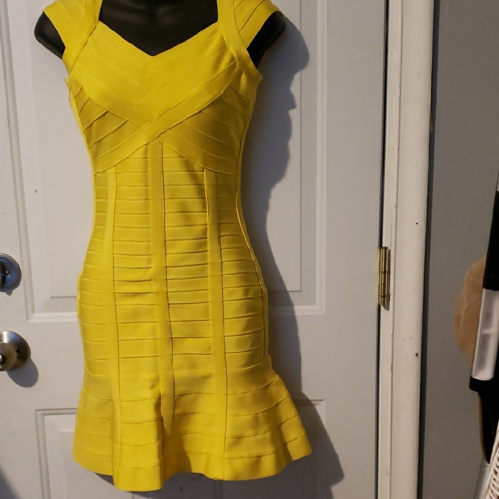 Sara Boo Yellow Ribbed Sheath Mini Dress